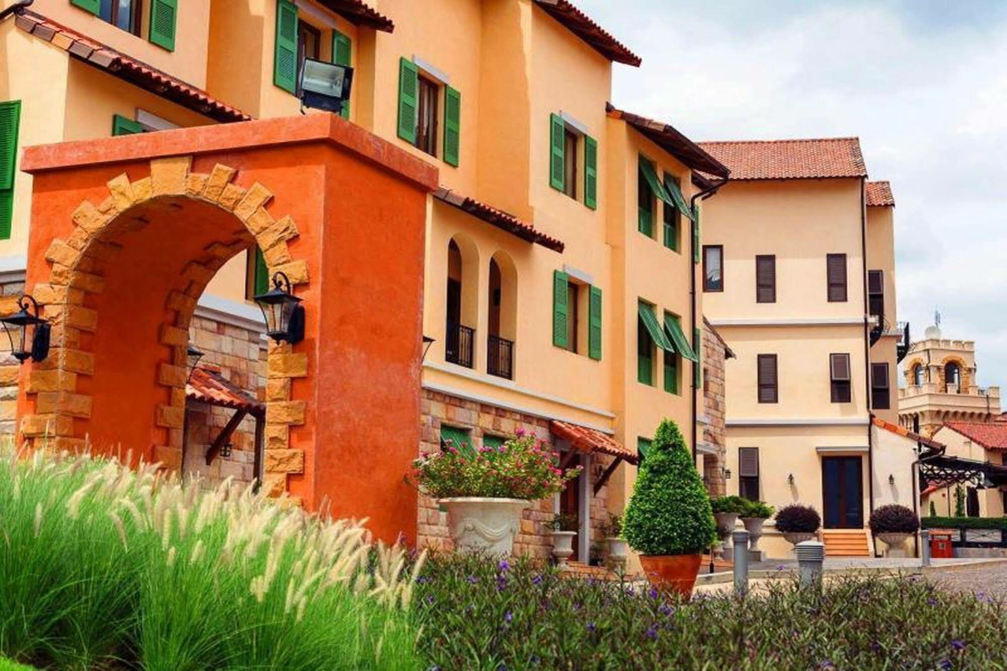 Toscana Town Square Suites Mu Si Exterior foto